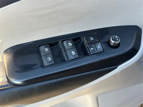 Used 2017 Toyota Highlander XLE image 8