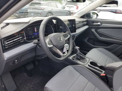 Used 2025 Volkswagen Jetta SE w/ Sunroof Package FWD image 23