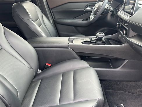 Used 2023 Nissan Rogue SV w/ SV Premium B Package image 23