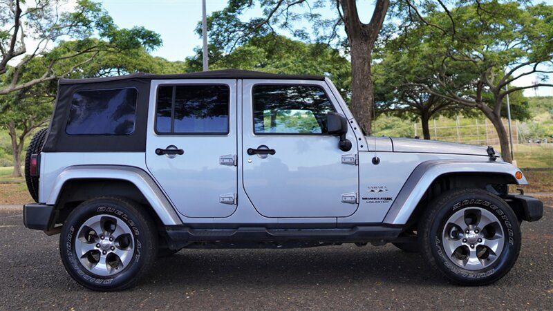 Used 2018 Jeep Wrangler Unlimited Sahara w/ Connectivity Group AWD/4WD image 8