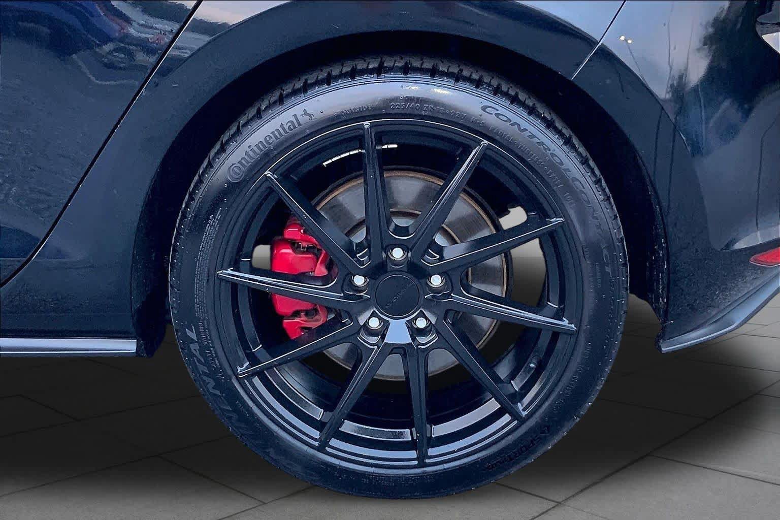 Used 2017 Volkswagen GTI SE FWD image 8