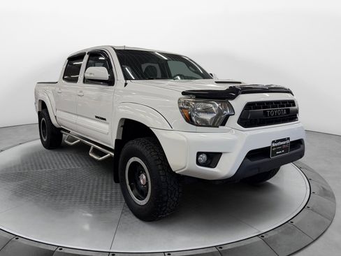 Used 2015 Toyota Tacoma TRD Pro image 4