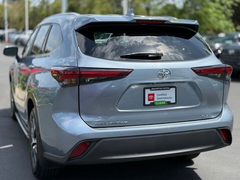 Certified 2024 Toyota Highlander XLE AWD/4WD image 3