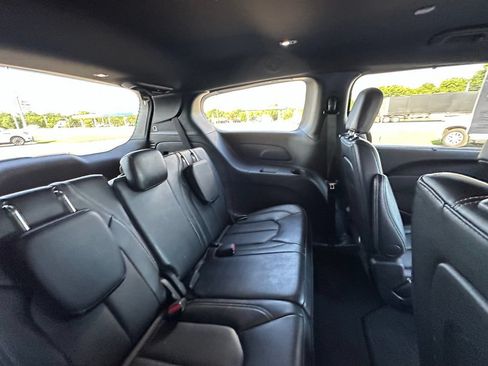 Used 2025 Chrysler Pacifica Select FWD image 26