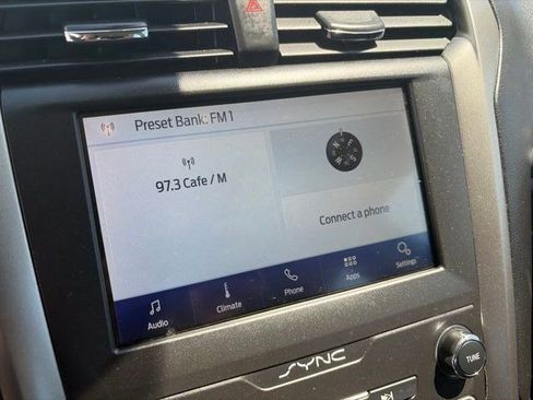 Used 2020 Ford Fusion SE FWD image 21