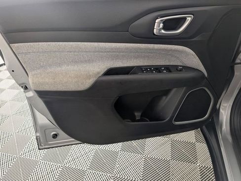 Used 2023 Jeep Compass Sport image 10