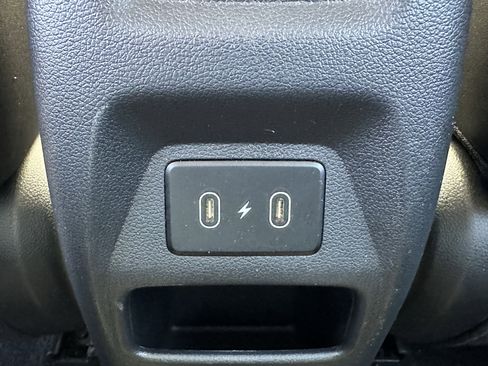 Used 2024 Hyundai Venue Limited FWD image 20