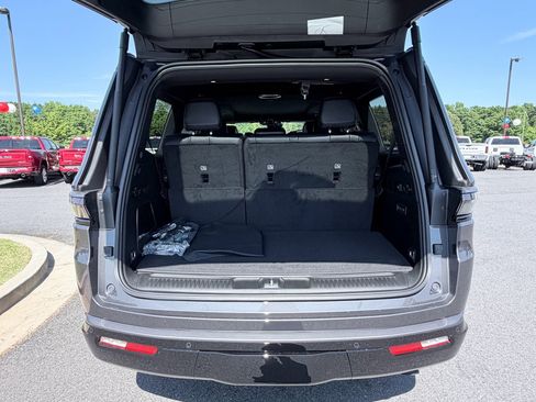 New 2026 Jeep Grand Wagoneer Limited AWD/4WD image 9