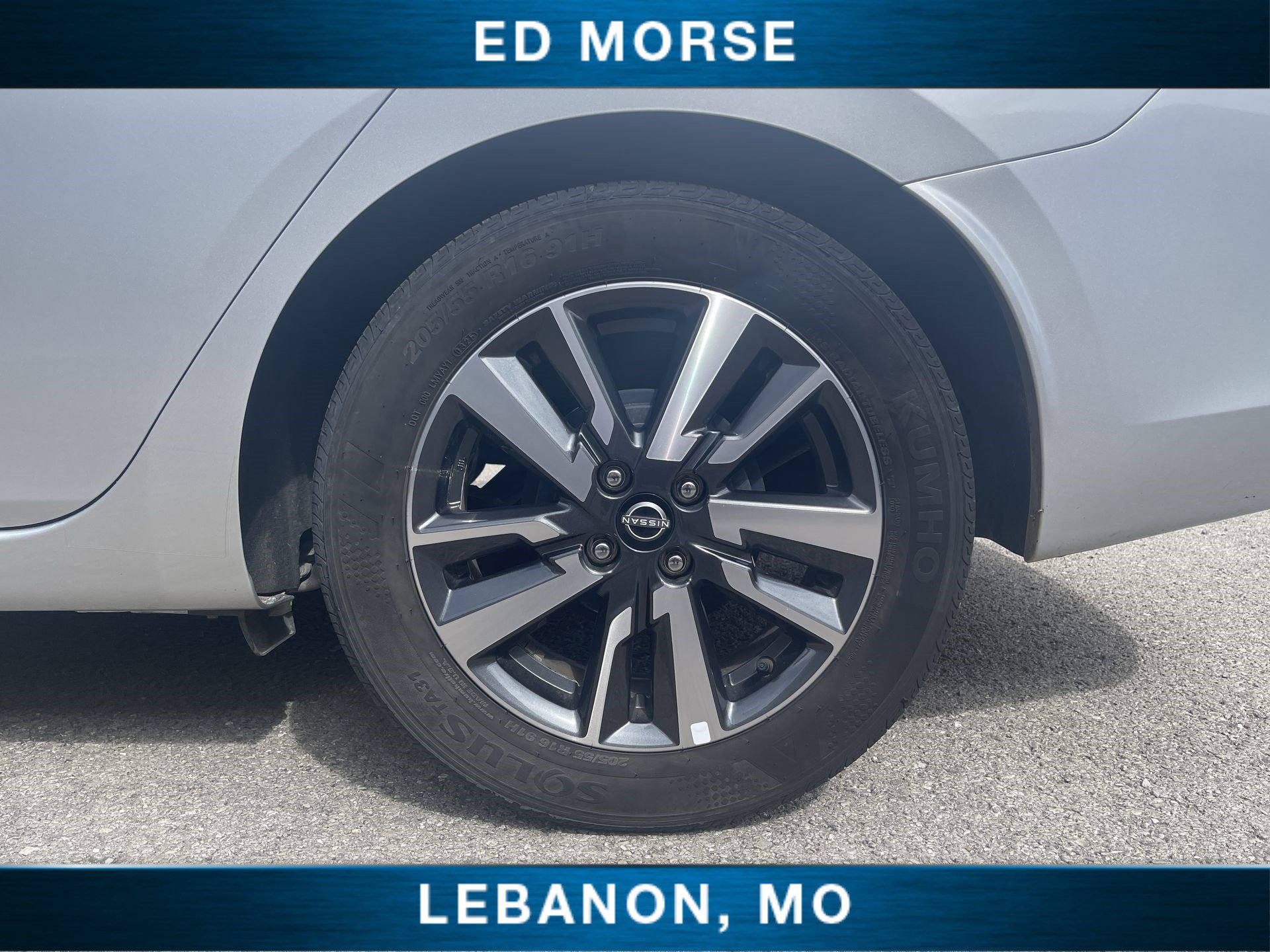 Used 2025 Nissan Versa SV FWD image 30