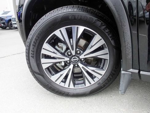 Used 2023 Nissan Rogue SV image 10