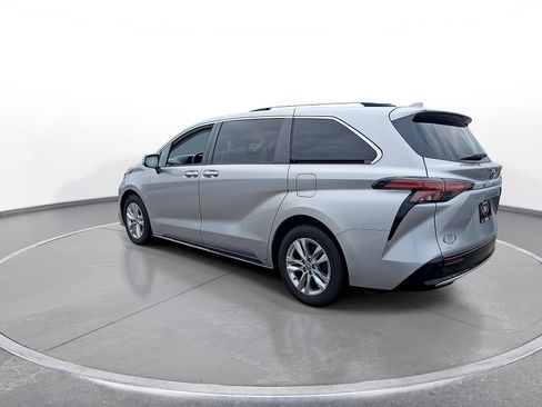 Used 2021 Toyota Sienna Limited AWD/4WD image 6