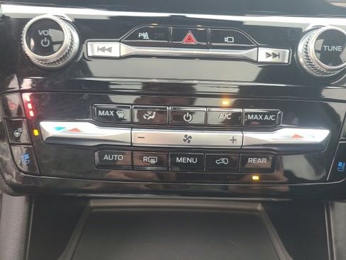 Used 2022 Ford Explorer Limited w/ Equipment Group 301A image 27