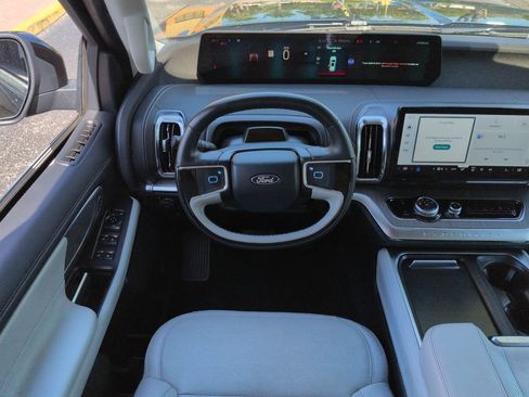Certified 2025 Ford Expedition Max Platinum w/ Platinum Ultimate Package AWD/4WD image 16