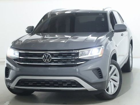 Used 2022 Volkswagen Atlas Cross Sport SE image 3