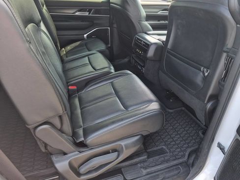 Certified 2024 Jeep Wagoneer L Series II w/ Flexible Seating Group RWD image 34