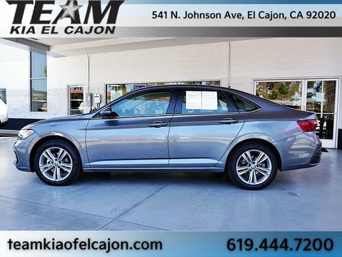 Used 2024 Volkswagen Jetta SE FWD image 6