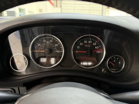 Used 2015 Jeep Wrangler Unlimited Rubicon AWD/4WD image 25