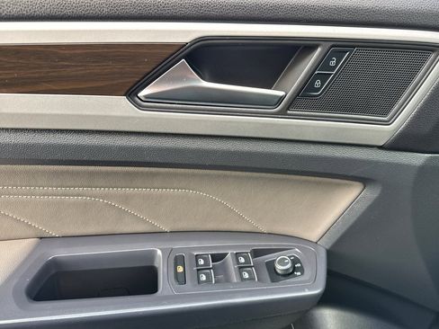 Used 2021 Volkswagen Atlas SE w/ Panoramic Sunroof Package image 11