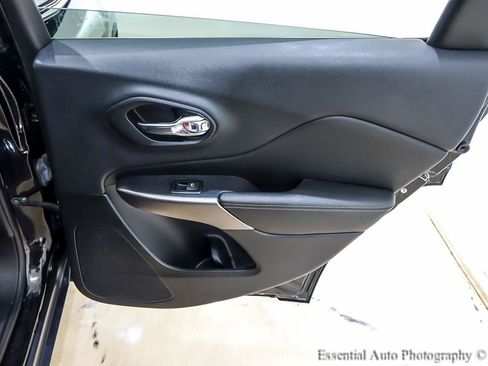 Used 2019 Jeep Cherokee Limited AWD/4WD image 27