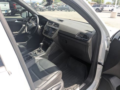 Used 2019 Volkswagen Tiguan SEL Premium R-Line AWD/4WD image 31