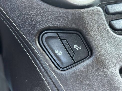 Used 2019 Chevrolet Suburban LT AWD/4WD image 15