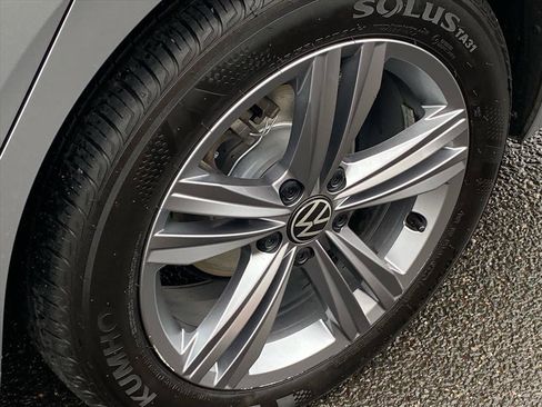 Certified 2024 Volkswagen Jetta SE w/ Panoramic Sunroof Package image 21