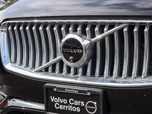 Used 2025 Volvo XC90 B6 Ultra image 3