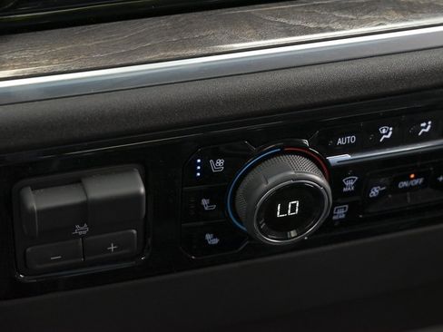 Used 2022 Chevrolet Silverado 1500 LTZ w/ LTZ Premium Package image 33