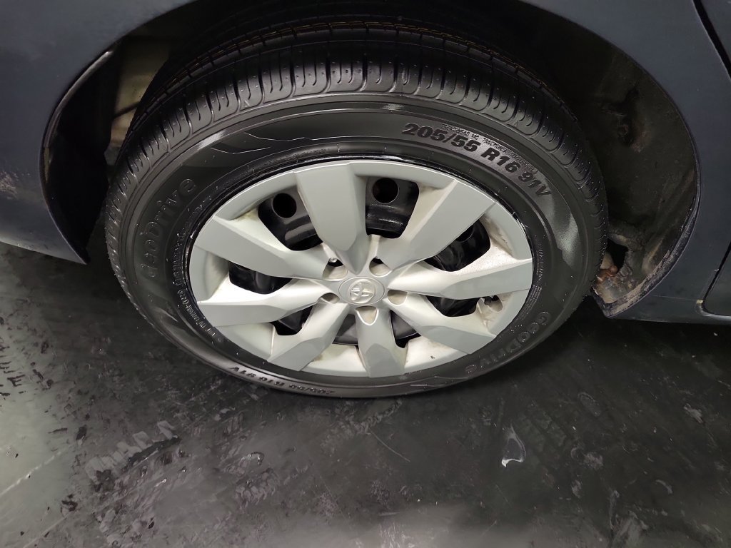 Used 2014 Toyota Corolla LE FWD image 11