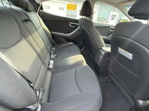 Used 2015 Hyundai Elantra SE w/ Option Group 03 FWD image 19