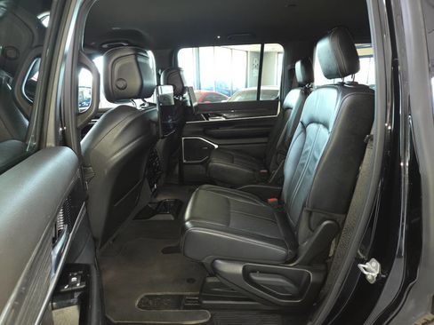 Used 2022 Jeep Wagoneer Series III w/ Rear Seat Video Group 1 AWD/4WD image 19