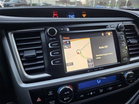 Used 2019 Toyota Highlander SE w/ Protection Package #3 image 22