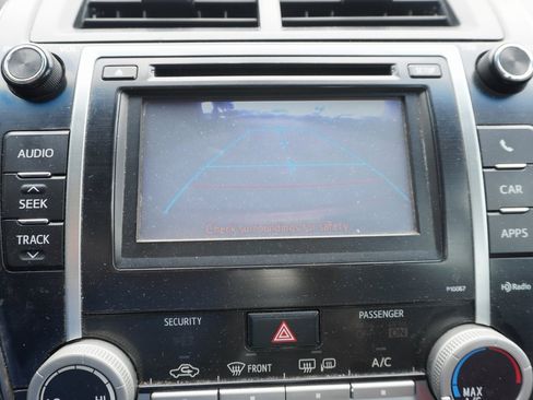 Used 2012 Toyota Camry image 9