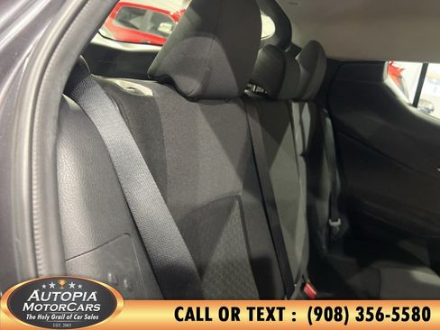 Used 2022 Toyota C-HR XLE FWD image 15
