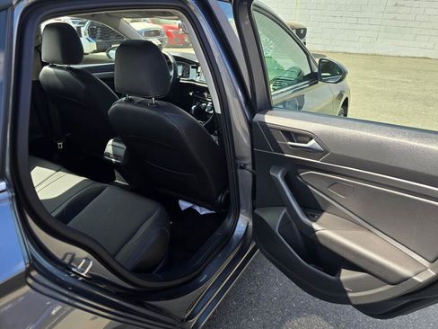 Used 2020 Volkswagen Jetta SE w/ SE Cold Weather Package FWD image 13
