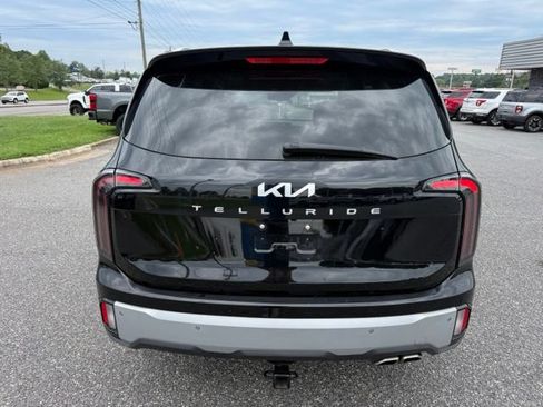 Used 2024 Kia Telluride EX w/ EX Captain's Chair Package FWD image 9