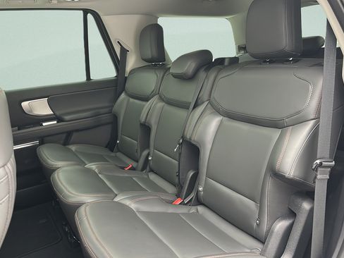 Used 2025 Ford Expedition Active AWD/4WD image 11