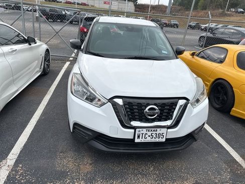 Used 2020 Nissan Kicks S image 8