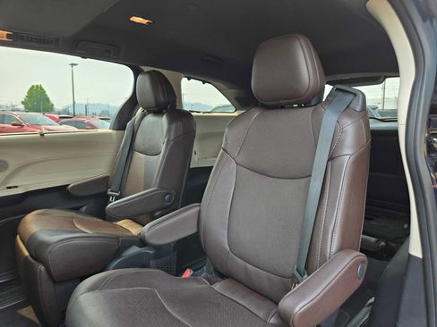 Used 2023 Toyota Sienna Platinum AWD/4WD image 20