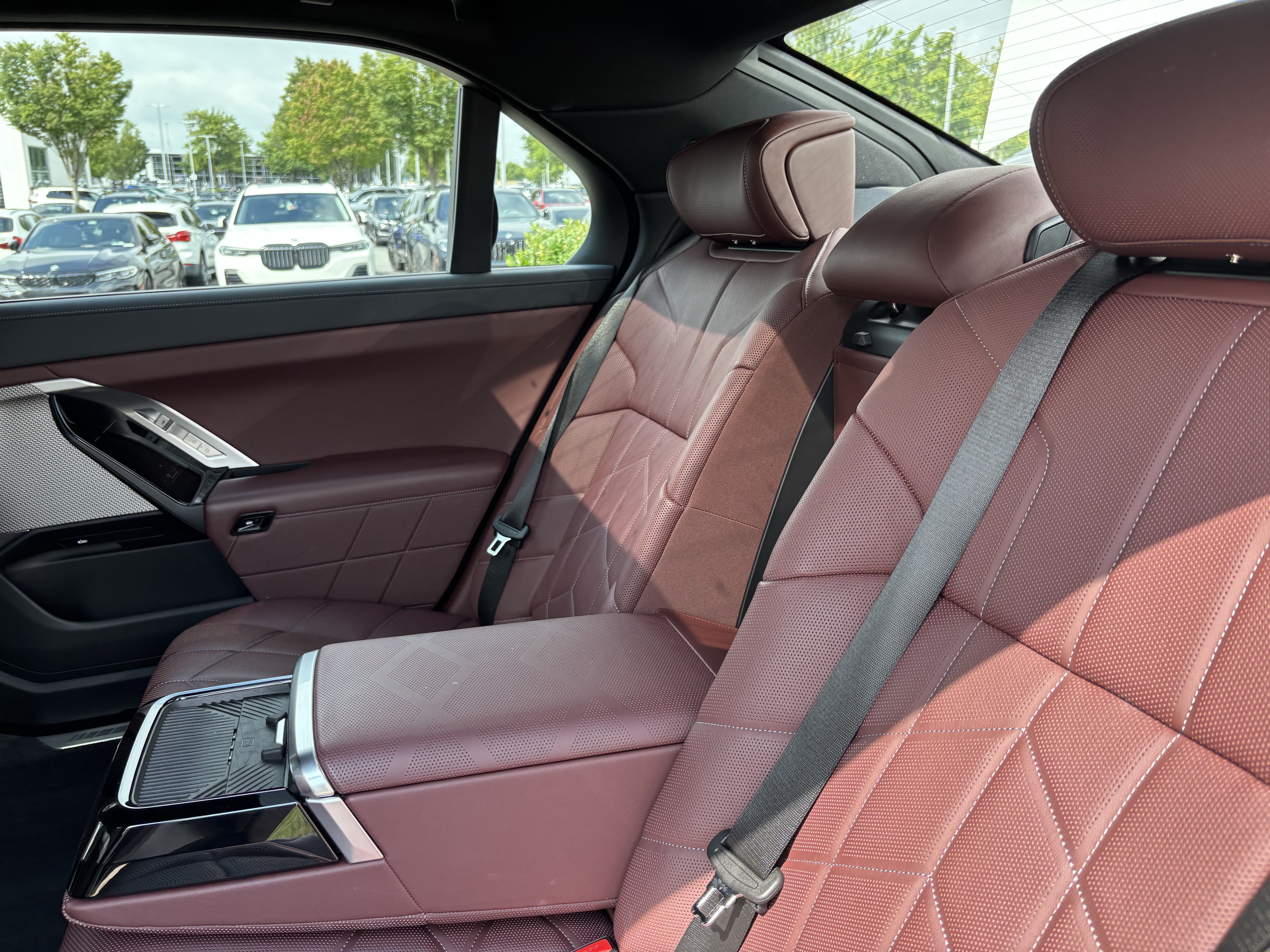 Certified 2024 BMW i7 xDrive60 AWD/4WD image 31