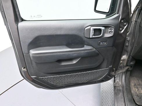 Used 2018 Jeep Wrangler Unlimited Sahara w/ Cold Weather Group AWD/4WD image 11