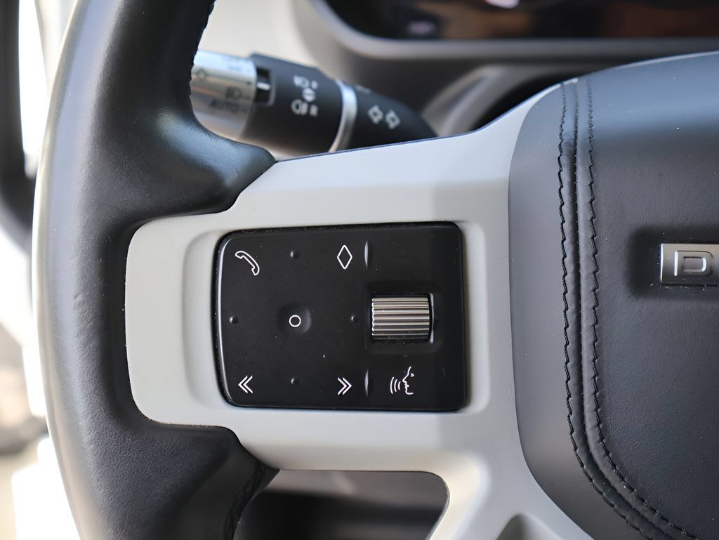 Used 2020 Land Rover Defender 110 HSE AWD/4WD image 30