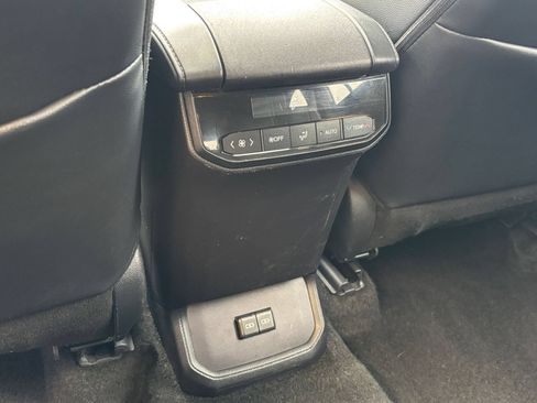 Used 2025 Toyota Highlander XSE AWD/4WD image 25