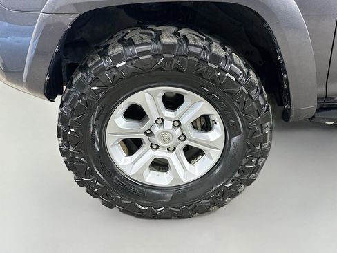 Used 2021 Toyota 4Runner SR5 Premium w/ Moonroof Package RWD image 8
