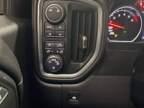 Used 2019 Chevrolet Silverado 1500 LT Trail Boss AWD/4WD image 18