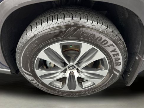 Used 2022 Toyota Highlander XLE image 12