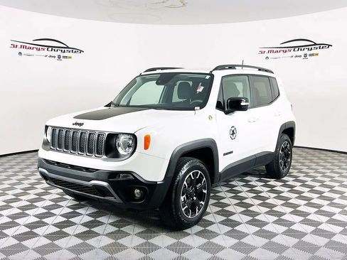 Used 2023 Jeep Renegade Latitude AWD/4WD image 4