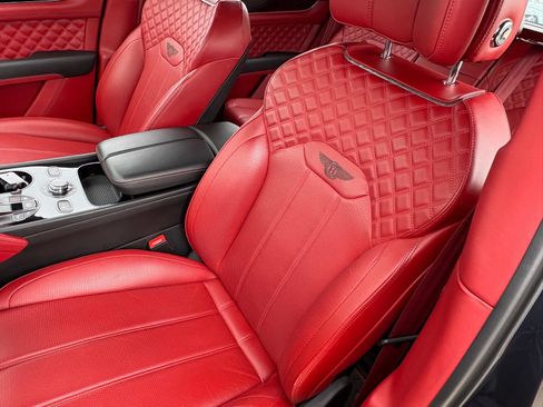 Used 2021 Bentley Bentayga AWD/4WD image 40