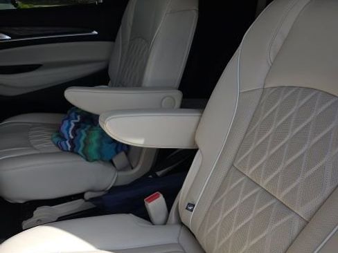 Used 2024 Buick Enclave Avenir image 4