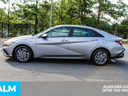 Used 2024 Hyundai Elantra SEL FWD image 6